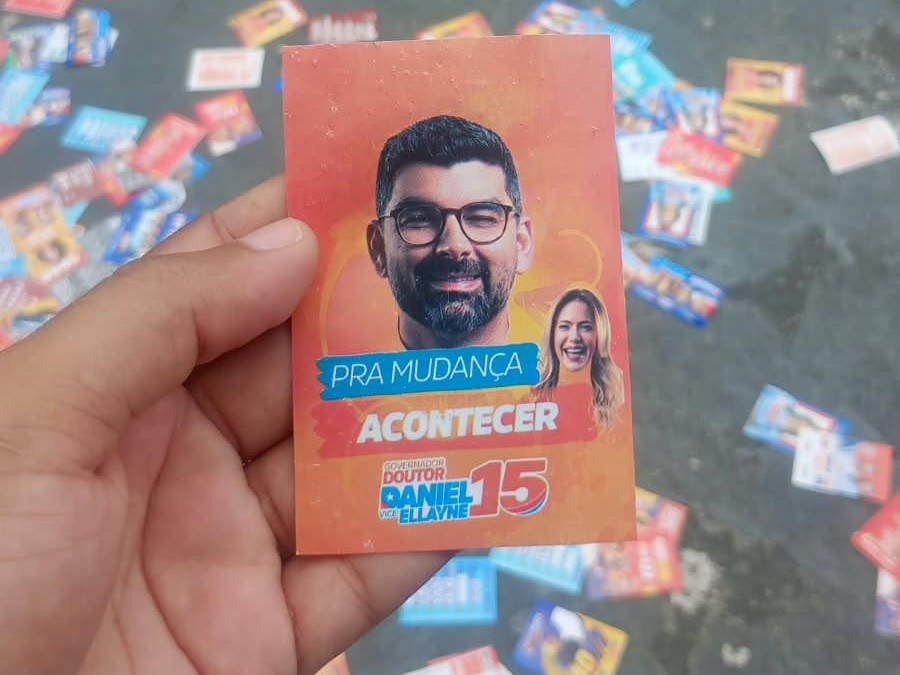 Santinhos com número falso de Daniel Santos são espalhados por Belém